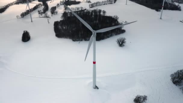 Парк Вітряної Турбіни Зимовому Полі Центр Виробництва Відновлюваної Енергії — стокове відео