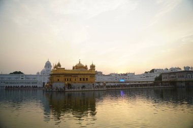 Altın Tapınak 'ta Gurupurab Kutlaması Amritsar ve Diwali Havai fişekleri