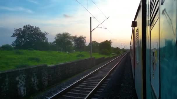 Ινδικό Σιδηροδρομικό Όμορφο Ταξίδι Και Φοβερό Καιρό — Αρχείο Βίντεο