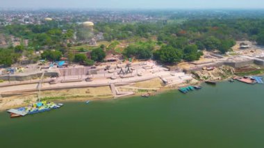 Varanasi Hindistan 'daki Ganga Nehri ve Ghat manzarası