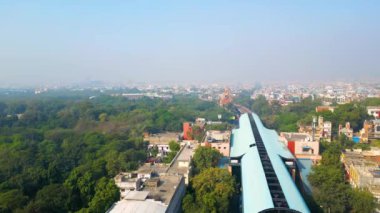 Yeni Delhi, Hindistan, 23 Kasım 2023, Karol bagh metro istasyonu hava manzaralı