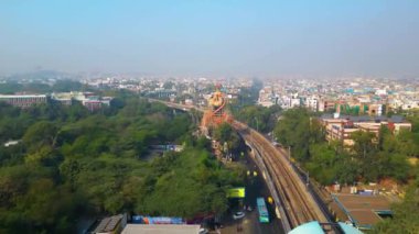 Yeni Delhi, Hindistan, 23 Kasım 2023, Karol bagh metro istasyonu hava manzaralı