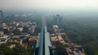 Yeni Delhi, Hindistan, 23 Kasım 2023, Karol bagh metro istasyonu hava manzaralı