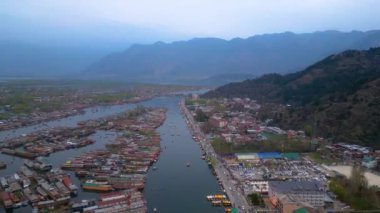 Srinagar, Jammu ve Kashmir, Hindistan, 21 Mart 2023, Dal Lake Drone Manzarası