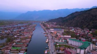 Srinagar, Jammu ve Kashmir, Hindistan, 21 Mart 2023, Dal Lake Drone Manzarası