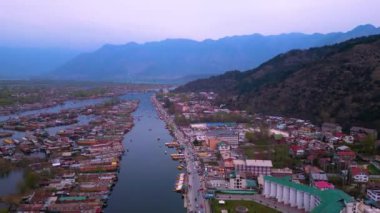 Srinagar, Jammu ve Kashmir, Hindistan, 21 Mart 2023, Dal Lake Drone Manzarası