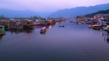 Srinagar, Jammu ve Kashmir, Hindistan, 21 Mart 2023, Dal Lake Drone Manzarası
