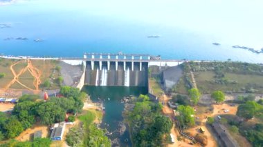 Patratu Barajı eyalet başkenti Ranchi 'ye 30-40 km mesafede.