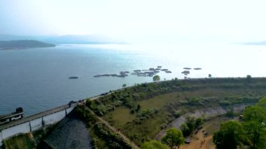 Patratu Barajı eyalet başkenti Ranchi 'ye 30-40 km mesafede.