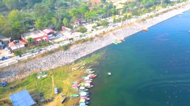 Patratu Barajı eyalet başkenti Ranchi 'ye 30-40 km mesafede.