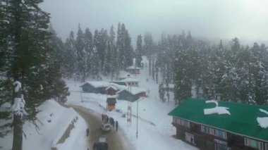 Kaşmir 'in güzel manzarası. Kar yağışı, Jammu ve Kashmir, Hindistan..