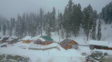 Kaşmir 'in güzel manzarası. Kar yağışı, Jammu ve Kashmir, Hindistan..