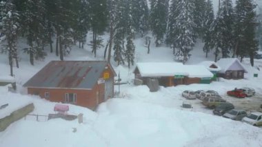 Kaşmir 'in güzel manzarası. Kar yağışı, Jammu ve Kashmir, Hindistan..