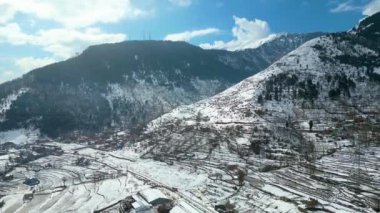 Kaşmir 'in güzel manzarası. Kar yağışı, Jammu ve Kashmir, Hindistan..