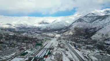 Kaşmir 'in güzel manzarası. Kar yağışı, Jammu ve Kashmir, Hindistan..