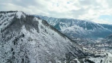 Kaşmir 'in güzel manzarası. Kar yağışı, Jammu ve Kashmir, Hindistan..