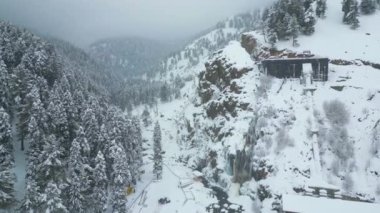 Kaşmir 'in güzel manzarası. Kar yağışı, Jammu ve Kashmir, Hindistan..