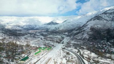 Kaşmir 'in güzel manzarası. Kar yağışı, Jammu ve Kashmir, Hindistan..