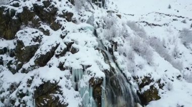 Kaşmir 'in güzel manzarası. Kar yağışı, Jammu ve Kashmir, Hindistan..