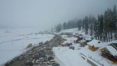 Kaşmir 'in güzel manzarası. Kar yağışı, Jammu ve Kashmir, Hindistan..