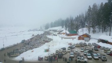 Kaşmir 'in güzel manzarası. Kar yağışı, Jammu ve Kashmir, Hindistan..