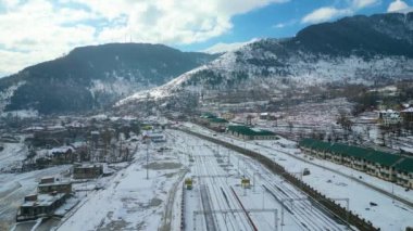 Kaşmir 'in güzel manzarası. Kar yağışı, Jammu ve Kashmir, Hindistan..