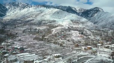Kaşmir 'in güzel manzarası. Kar yağışı, Jammu ve Kashmir, Hindistan..