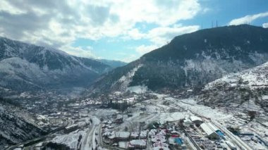 Kaşmir 'in güzel manzarası. Kar yağışı, Jammu ve Kashmir, Hindistan..