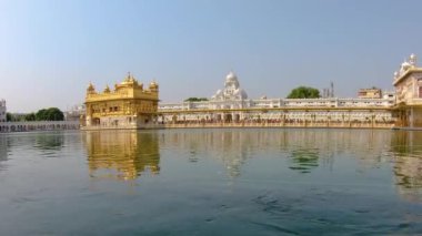 Altın Tapınak, Hindistan 'ın Pencap kentindeki Amritsar şehrinde bulunan bir gurdwara..