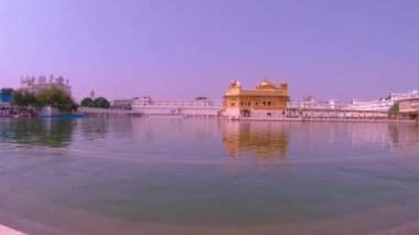 Altın Tapınak, Hindistan 'ın Pencap kentindeki Amritsar şehrinde bulunan bir gurdwara..