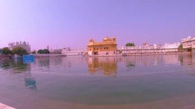 Altın Tapınak, Hindistan 'ın Pencap kentindeki Amritsar şehrinde bulunan bir gurdwara..