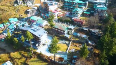 Manali Dağı Yeşil Arazi Hava Manzarası Citi ve Snow Hills Kokser ve Sonmarg