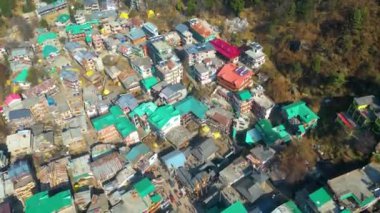 Manali Dağı Yeşil Arazi Hava Manzarası Citi ve Snow Hills Kokser ve Sonmarg
