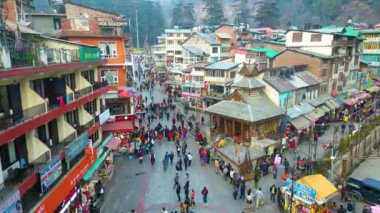 Manali Dağı Yeşil Arazi Hava Manzarası Citi ve Snow Hills Kokser ve Sonmarg 