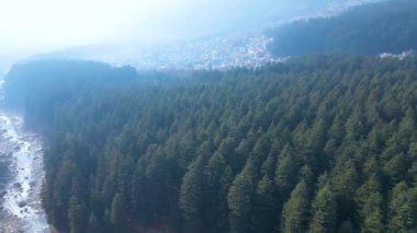 Manali Dağı Yeşil Arazi Hava Manzarası Citi ve Snow Hills Kokser ve Sonmarg 