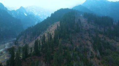 Manali Dağı Yeşil Arazi Hava Manzarası Citi ve Snow Hills Kokser ve Sonmarg 