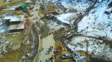 Manali Dağı Yeşil Arazi Hava Manzarası Citi ve Snow Hills Kokser ve Sonmarg 