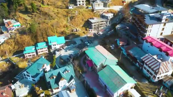 Vista Aérea Citi Manali Montaña Verde Paisaje Nieve Colinas Kokser — Vídeos de Stock