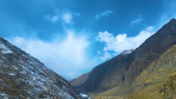 Flygfoto Citi Manali Mountain Greenery Landskap Och Snow Hills Kokser — Stockvideo
