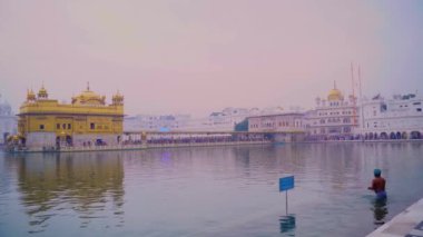 Altın Tapınak Amritsar Hindistan (Sri Harimandir Sahib Amritsar) Altın Tapınak 'ta Gurupurab' ı ve Havai fişekleri Kutla,