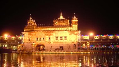 Altın Tapınak Amritsar Hindistan (Sri Harimandir Sahib Amritsar) Altın Tapınak 'ta Gurupurab' ı ve Havai fişekleri Kutla,