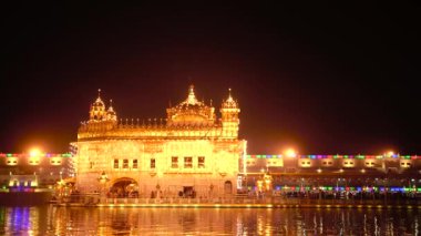 Altın Tapınak Amritsar Hindistan (Sri Harimandir Sahib Amritsar) Altın Tapınak 'ta Gurupurab' ı ve Havai fişekleri Kutla,