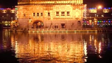 Altın Tapınak Amritsar Hindistan (Sri Harimandir Sahib Amritsar) Altın Tapınak 'ta Gurupurab' ı ve Havai fişekleri Kutla,
