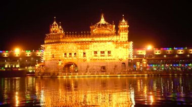Altın Tapınak Amritsar Hindistan (Sri Harimandir Sahib Amritsar) Altın Tapınak 'ta Gurupurab' ı ve Havai fişekleri Kutla,