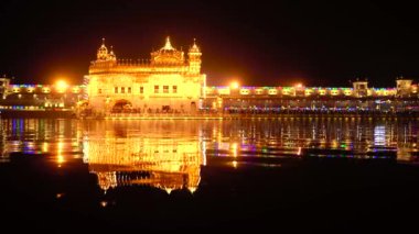 Altın Tapınak Amritsar Hindistan (Sri Harimandir Sahib Amritsar) Altın Tapınak 'ta Gurupurab' ı ve Havai fişekleri Kutla,