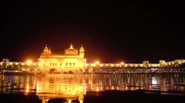 Altın Tapınak Amritsar Hindistan (Sri Harimandir Sahib Amritsar) Altın Tapınak 'ta Gurupurab' ı ve Havai fişekleri Kutla,