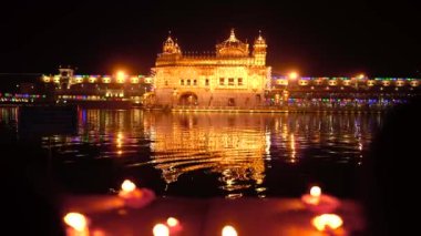 Altın Tapınak Amritsar Hindistan (Sri Harimandir Sahib Amritsar) Altın Tapınak 'ta Gurupurab' ı ve Havai fişekleri Kutla,
