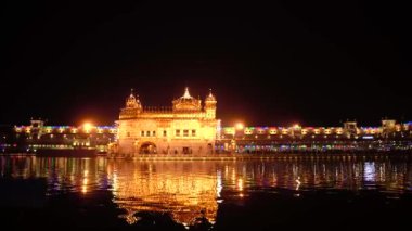 Altın Tapınak Amritsar Hindistan (Sri Harimandir Sahib Amritsar) Altın Tapınak 'ta Gurupurab' ı ve Havai fişekleri Kutla,