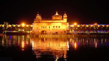 Altın Tapınak Amritsar Hindistan (Sri Harimandir Sahib Amritsar) Altın Tapınak 'ta Gurupurab' ı ve Havai fişekleri Kutla,