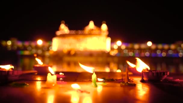 金殿Amritsar India Sri Harimandir Sahib Amritsar 在金殿和烟火中庆祝Gurupurab — 图库视频影像